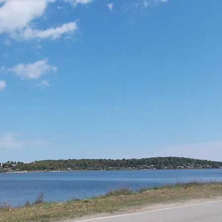 Rupine בית הארחה 2*